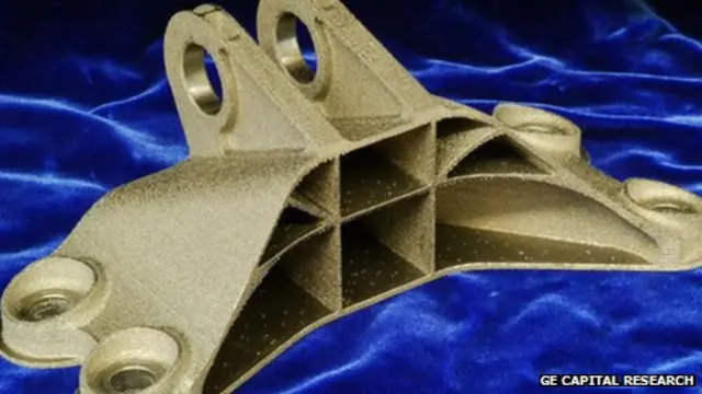 Este diseño para GE redujo el peso del soporte de un motor de avión en un 84%.