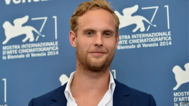 أدى الممثل جاك فوكس شخصية الضابط الانجليزي في الفيلم. 