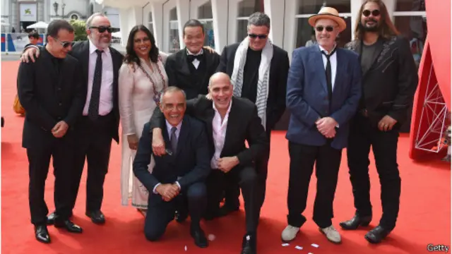 لم ينفع حشد تسعة مخرجين لهم منجزهم وسمعتهم الفنية الجيدة في إنقاذ الفيلم