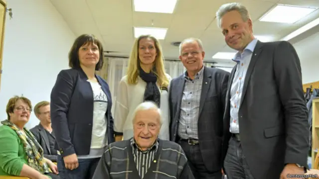 candidato Lennart Israelssson aparece entre colegas do partido / Crédito: Centerpartiet