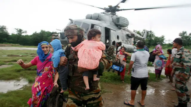 जम्मू कश्मीर, बाढ़ पीड़ित 