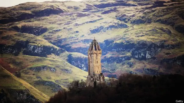 سکاٹ لینڈ کی آزادی کے ہیرو ولیم ویلس کی یاد میں بنایا گیا ویلس مینار