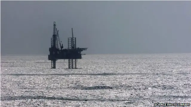 مسٹر کیمرون کا کہنا ہے کہ شمالی سمندر ہمیشہ سے برطانوی ترقی کا ذریعہ رہے ہیں لیکن اب یہاں سے تیل اور گیس کا حصول پہلے سے مشکل ہو گیا ہے