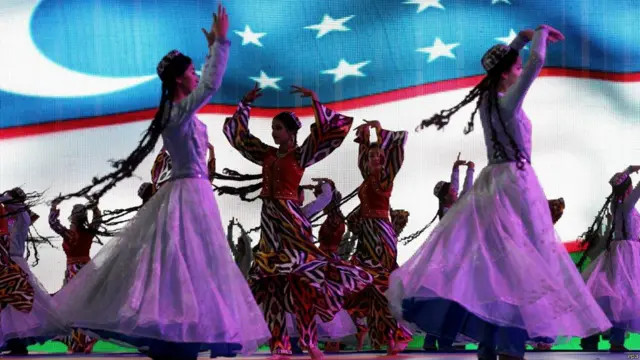 Кураш бўйича дунёнинг 90 дан ортиқ давлати вакиллари иштирокидаги жаҳон чемпионати кеча душанба куни Ўзбекистон пойтахти Тошкентда очилди.