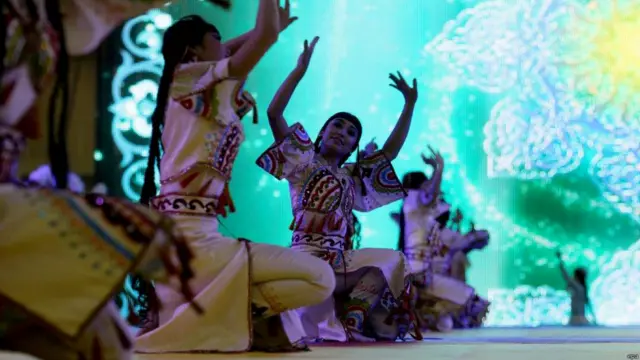 Бирлашган кураш усуллари федерациясининг чемпионат арафасида Тошкентда бўлиб ўтган навбатдаги конгрессида эса, кўпчиликнинг қарори билан FILA бундан буёғига UWW (United World Wrestling - Бутунжаҳон кураш иттифоқи)дея аталадиган бўлди.