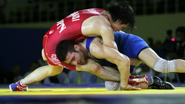 Биринчилик иштирокчилари орасида ўнлаб амалдаги ва собиқ жаҳон чемпионларининг борлиги ҳам айтилади.