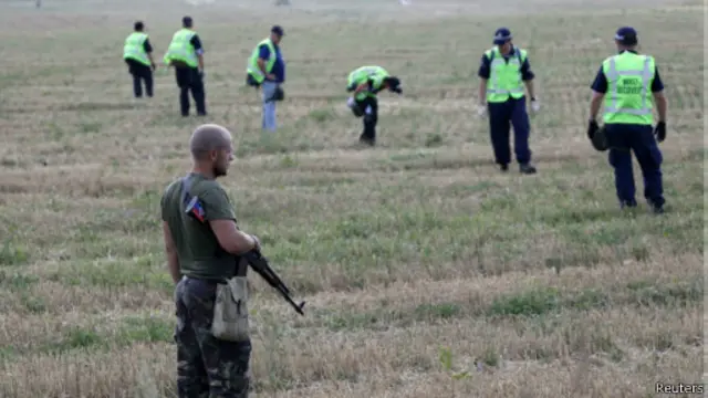تحقیقات در محل سقوط هواپیما با حضور شبه‌نظامیان جدایی طلب انجام شد