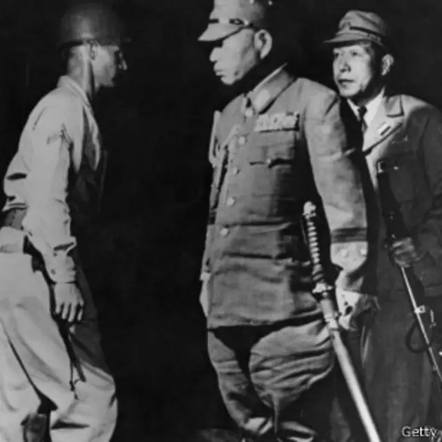 Đế quốc Nhật đã đầu hàng Đồng minh sau Thế Chiến 2 và Nhật hoàng phải 'từ bỏ thần tính'