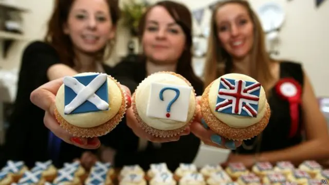 Bizcochos con las diferentes opciones del referendum