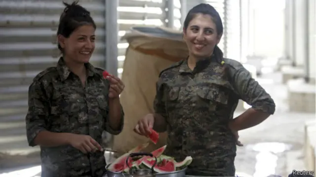 په کردي ''پیشمرګه'' ځواکونو کې تر ډېره ښځینه جنګیالۍ هم راوتلې دي