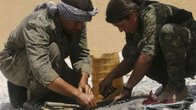 د ''اسلامي دولت'' پروړاندې کردي 'پیشمرګه' ځواکونه هم له عراقي پوځي سره یوځای شوي