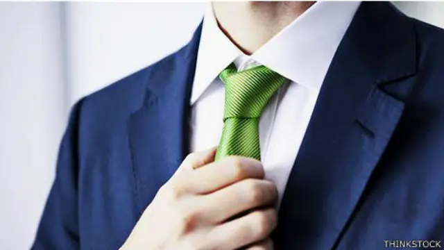 Corbata verde traje azul best sale