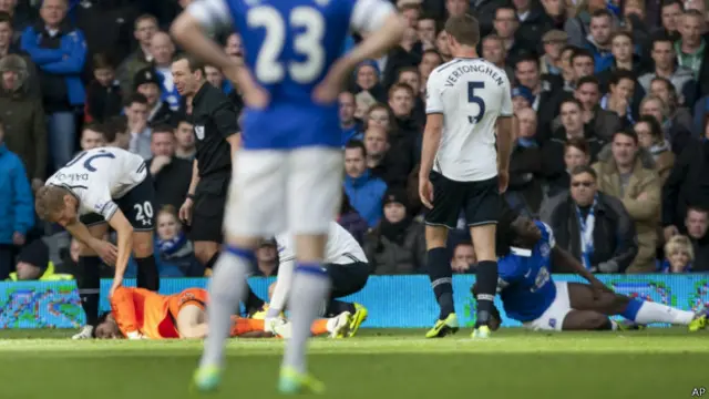 Portero Hugo Lloris con conmoción cerebral