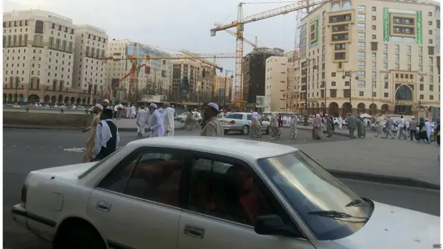 Shaharda qurilgan dabdabali mehmonxonalarda turish imkoniga hamma ziyoratchilar ham ega emas.