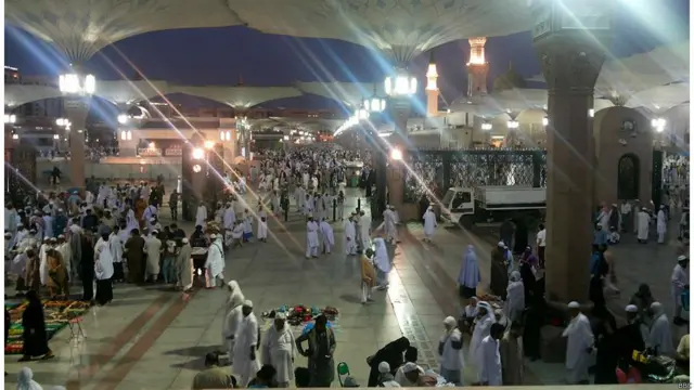 Butun dunyodan millionlab musulmonlarning Haj ziyorati uchun safar qilishlari har yili Saudiya Arabistoni xazinasiga milliardlab dollar foyda keltirishi aytiladi.