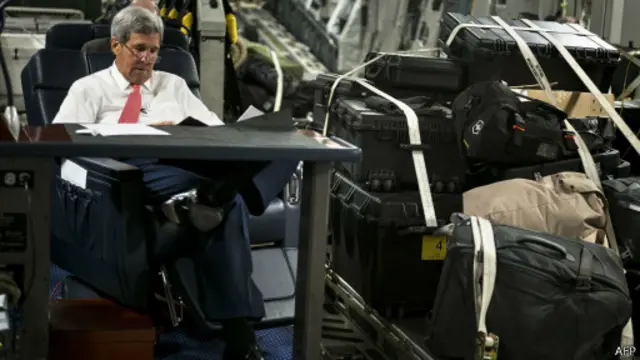 قدم كيري من الأردن حيث بدأ جولته إلى بغداد لبحث سبل تعبئة الدعم ضد "الدولة الإسلامية".