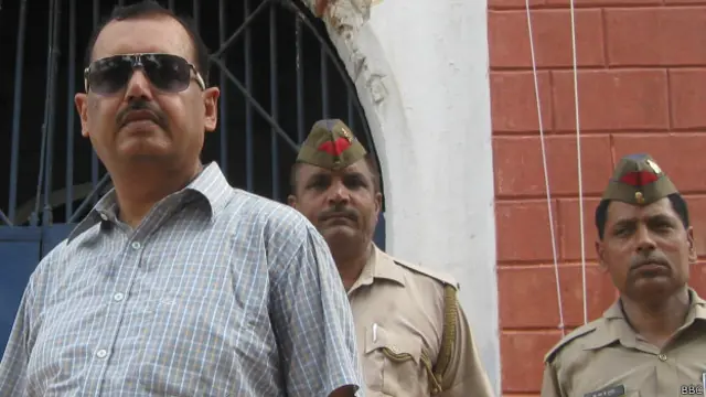 मेरठ के चौधरी चरण सिंह कारागार के वरीय अधीक्षक एसएमएच रिज़वी