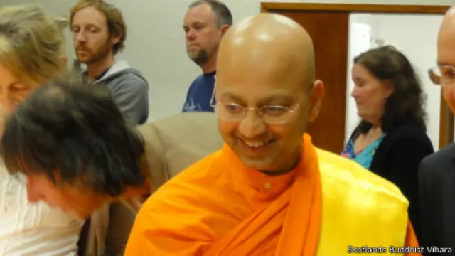 ස්කොට්ලන්ත ග්ලාස්ගෝ බෞද්ධ විහාරයේ විහාරාධිපති කඹුරාවල ශ්‍රී රේවත හිමියන් 