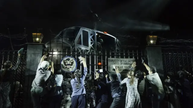 《西贡小姐》中美军乘直升机撤离越南的场景令人叹为观止(摄影:Michael Le Poer Trench)