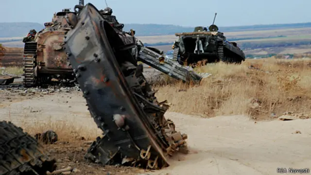 Уничтоженная военная техника на востоке Украины