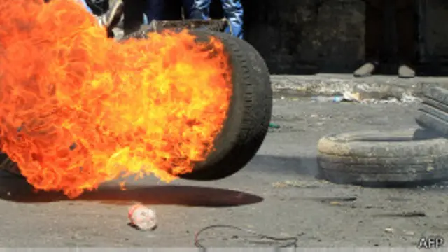 واقعے کے بعد ناظم آباد، حیدری اور سائیٹ ایریا میں صورتحال کشیدہ ہوگئی بعض مقامات پر ٹائروں کو نذر آتش بھی کیا گیا ہے