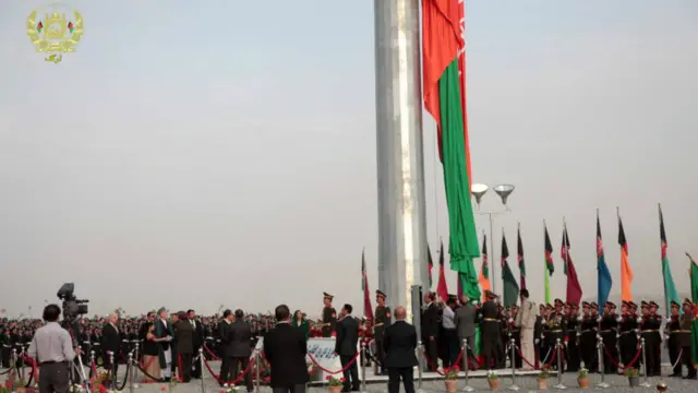 د بېرِغ پورته کولو په مراسمو کې د افغانستان ولسمشر حامد کرزي او د هند د بهرنیو چارو وزیرې سوشما سوراج ګډون درلود. 