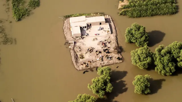 پاکستان کے صوبہ پنجاب اور پاکستان کے زیر انتظام کشمیر میں سیلاب سے سوا گیارہ لاکھ افراد متاثر ہوئے ہیں