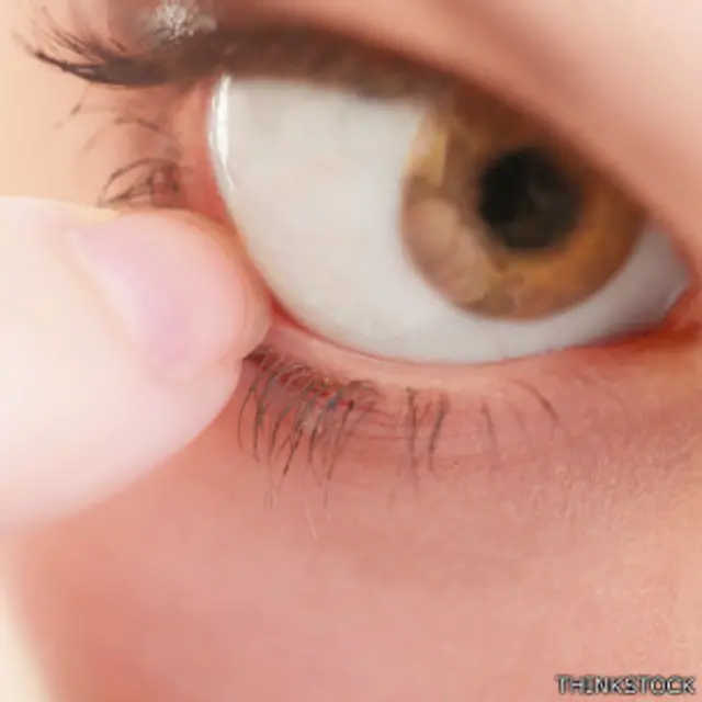 Toma cercana de un ojo