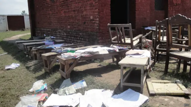 اِن علاقوں میں سیلابی پانی سے بنیادی صحت کے مراکز اور سکولوں کی عمارتیں بھی مخدوش ہوگئی ہیں