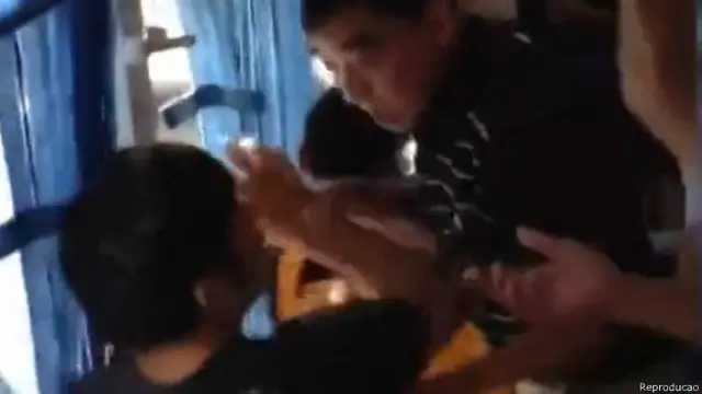 Chinês sofre agressões em ônibus / Crédito: Reprodução