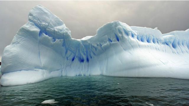 最大的臭氧層空洞出現在南極上空。