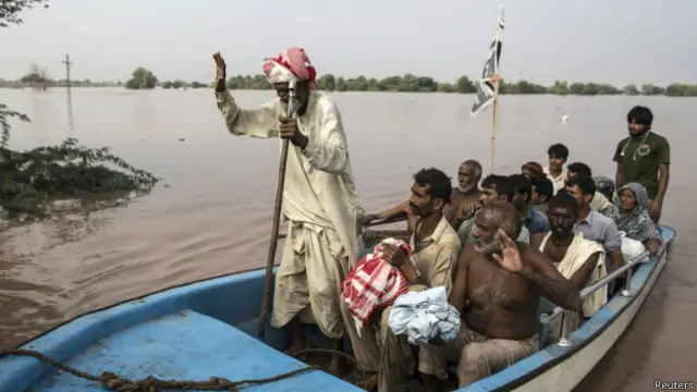 پنجاب کے سیلاب زدہ علاقوں سے 1 لاکھ 40 ہزار متاثرین کو محفوظ مقام پر منتقل کیا گیا ہے