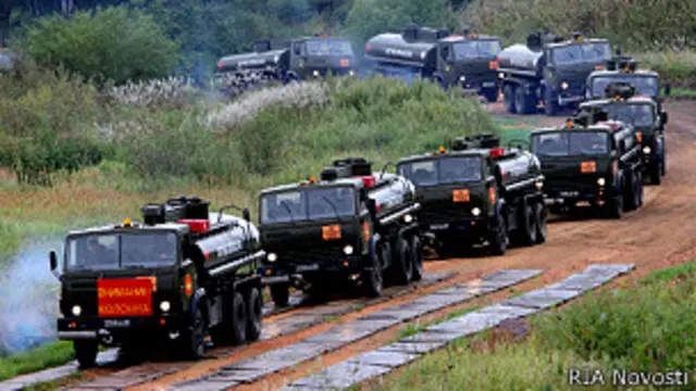 Военные учения: автоколонна заправщиков