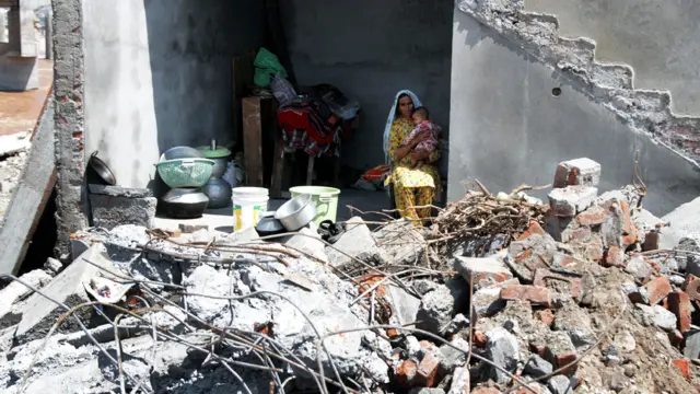 د پاکستان په پنجاب ایالت، شمالي سیمو او کشمېر کې د سخت ورښتونو له امله د وژل شویو کسانو شمېر ۲۶۲ ته لوړ شوی او په سلګونو زره نور بې ځایه شوي دي.