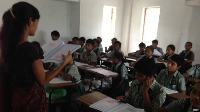 سکول کے ایک درجے میں جتنے بچے اتنے ہی کمپیوٹرز بھی ہیں