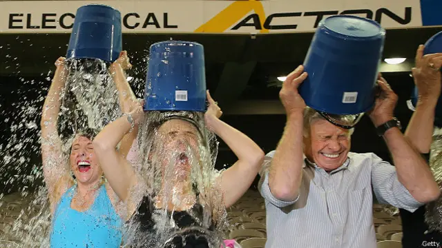 Участники акции Ice Bucket Challenge