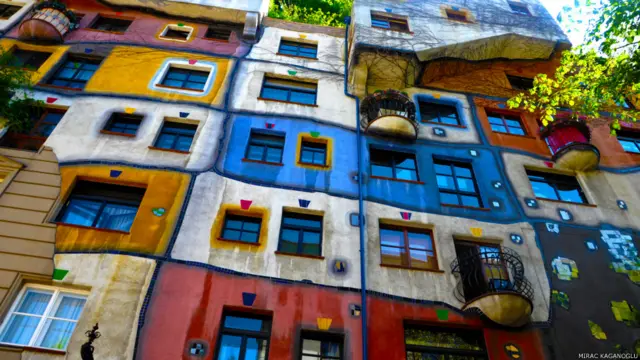 Miraç Kağanoğlu: Avusturya'nın başkenti Viyana'dan renkli pencereler 