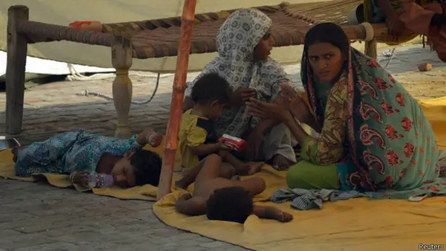 این ڈی ایم نے متاثرینِ سیلاب کی کل تعداد 11 لاکھ بتائی ہے تاہم صوبہ پنجاب کی کابینہ کمیٹی برائے سیلاب کے مطابق ایسے افراد کی تعداد 18 لاکھ تک پہنچ چکی ہے