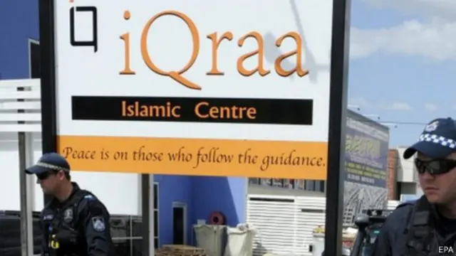 الشرطة الأسترالية داهمت مركزا إسلاميا في بريزبان في وقت سابق من هذا الأسبوع واعتقلت شخصين بتهم الإرهاب