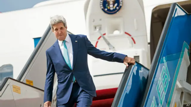 تهدف زيارة كيري إلى تحشيد الدعم لتوجيه المزيد من الضربات العسكرية لمسلحي تنظيم الدولة الإسلامية