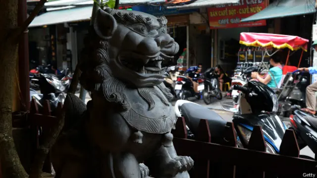 Sư tử đá được đặt ở nhiều nơi tại Việt Nam
