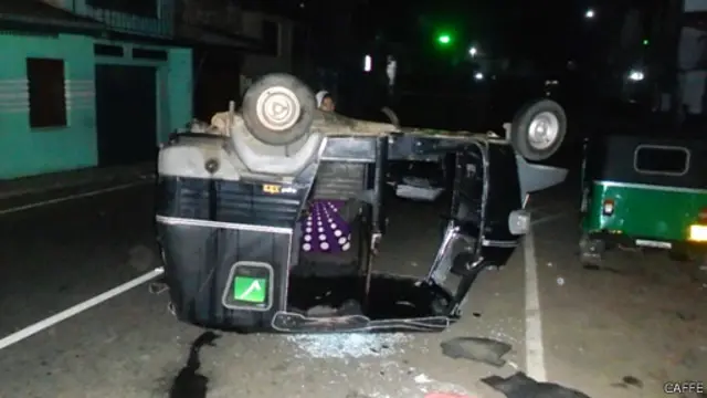 ප්‍රහාරයක දී අලාභ හානි කෙරුණ ත්‍රිරෝධ රථයක් 