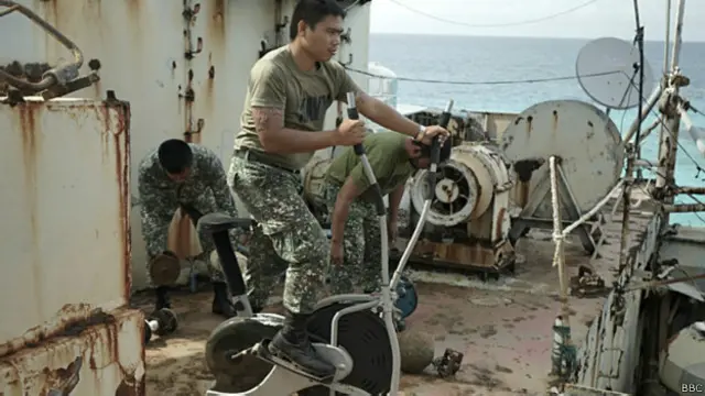 Os fuzileiros do Sierra Madre enfrentam dificuldades para levar receber mantimentos 