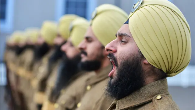 برطانوی وزارتِ دفاع کی طرف سے برطانوی مسلح افواج کی سکھ ایسوسی ایشن کی تصاویر جو ’یوم ِسرنگڑھی‘ پر جاری کی گئی ہیں۔ برطانوی سکھ ایسوسی ایشن ہر سال سرنگڑھی کی جنگ کی یاد 12 ستمبر کو مناتی ہے۔