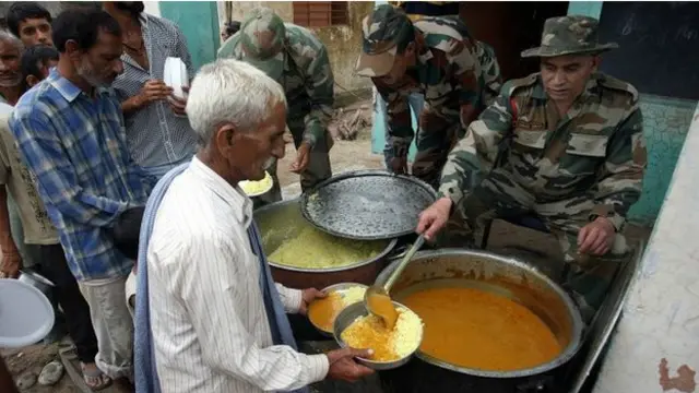 سیلاب اور بارشوں میں میں اضافے کے باعث اس طرح کے امدادی کیمپ بھی شاید اب زیادہ دیکھنے کو ملیں