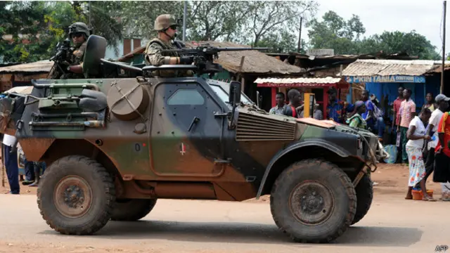 تولت قوة حفظ السلام نقل الجرحى الى المستشفيات