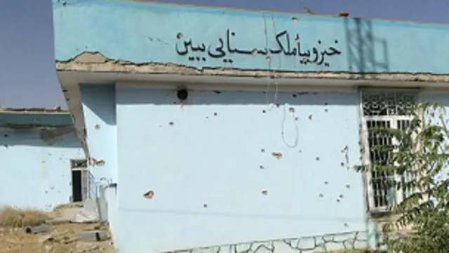 بس که شنیدی صفت روم و چین -- خیز و بیا ملک سنایی ببین