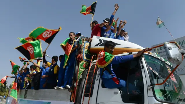 د جام له رسېدو سره کابل کې د خوښيو څپه لوړه، او ډېرو خلکو يې هرکلی کاوه. 