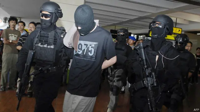 Selama beberapa tahun terakhir kepolisian menangkap sejumlah orang yang diduga anggota jaringan Santoso.