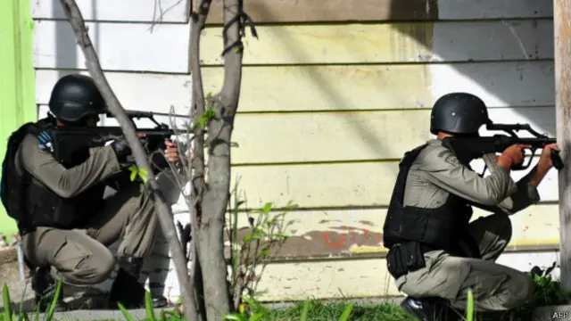 Pasukan Brimob saat terlibat saling tembak dengan kelompok teroris di Poso, akhir November 2012 lalu.